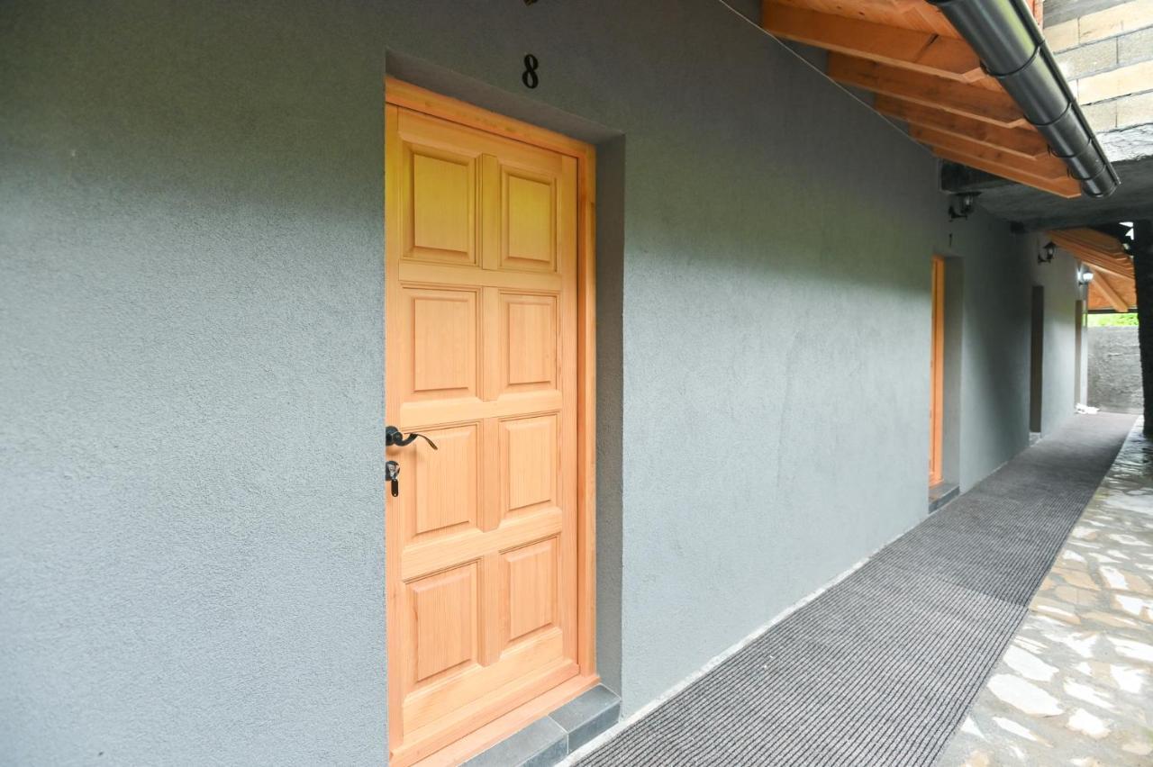 Neva Sobe Sa Pogledom Na Planine Apartment โมกราโกรา ภายนอก รูปภาพ